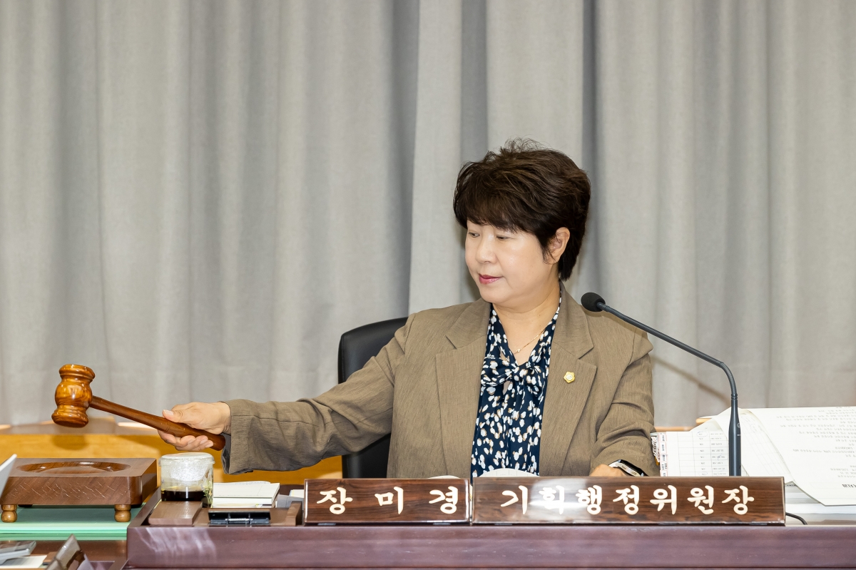 20250609-007[AMG_1171-제288회 제1차 정례회시 기획행정위원회 소관 2024회계연도 세입·세출 결산 승인안 예비심사활동.jpg