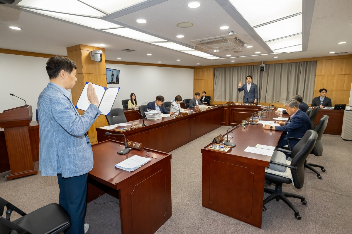 20250612-004[AMG_1439-제288회 제1차 정례회 의회운영위원회 소관 2025년도 행정사무감사 활동.jpg