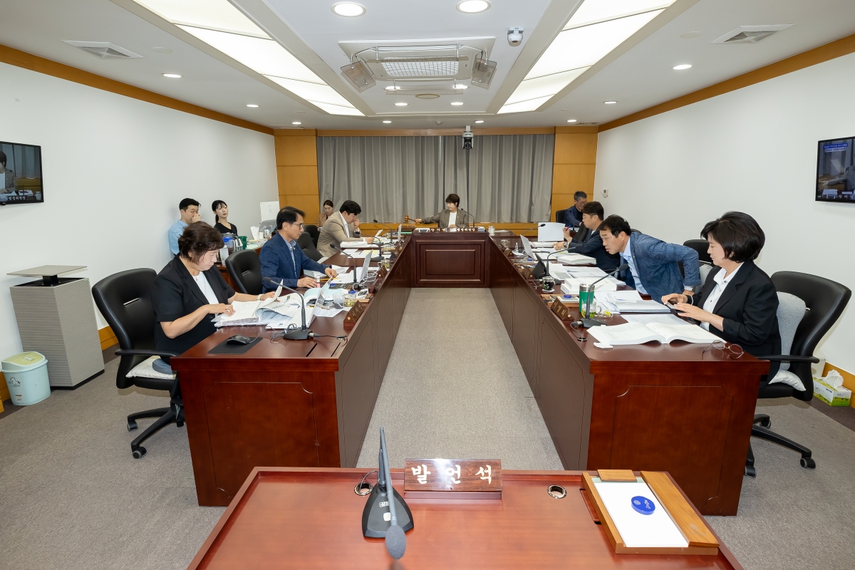 20250613-005[AMG_1826-제288회 제1차 정례회 기획행정위원회 소관 2025년도 행정사무감사 활동.jpg