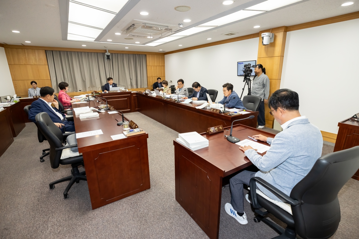 20250612-083[AMG_1539-제288회 제1차 정례회 문화환경위원회 소관 2025년도 행정사무감사 활동.jpg