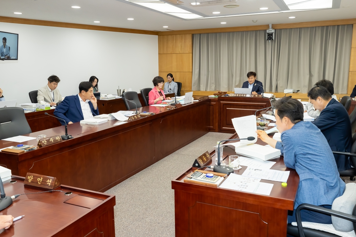 20250612-084[AMG_1540-제288회 제1차 정례회 문화환경위원회 소관 2025년도 행정사무감사 활동.jpg