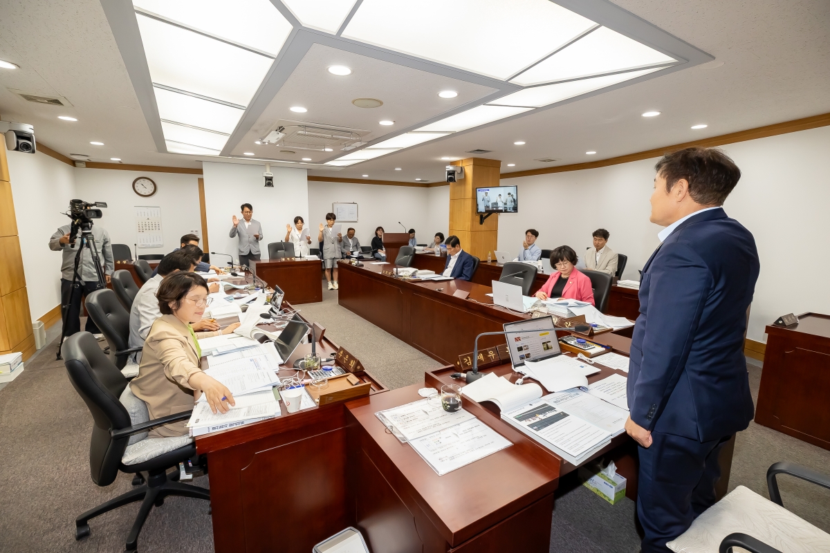 20250612-078[AMG_1528-제288회 제1차 정례회 문화환경위원회 소관 2025년도 행정사무감사 활동.jpg