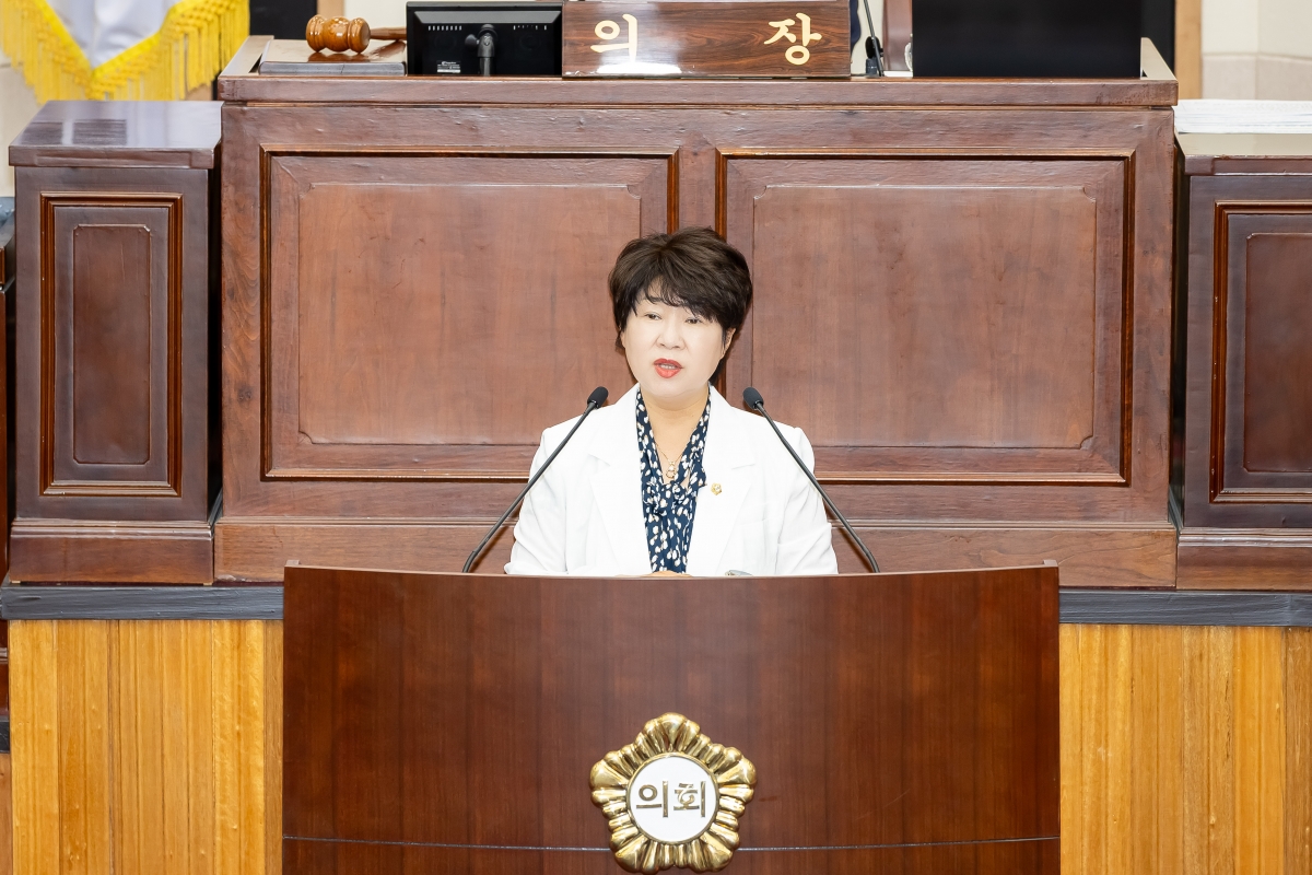 20250623-030[AMG_3012-제288회 제1차 정례회 제2차 본회의시 장미경 기획행정위원장 2025년도 행정사무감사 활동결과보고.jpg