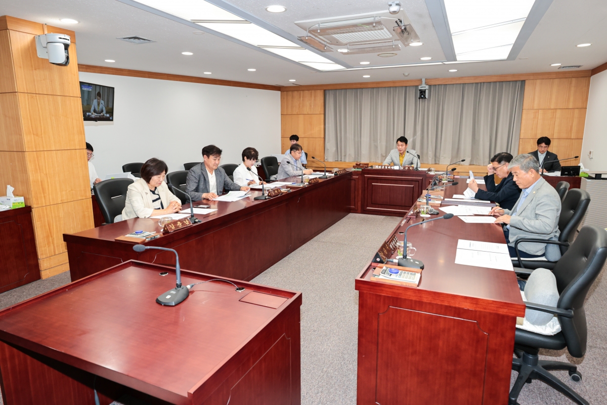 20250707-003[AMG_3757-1-폐회중 의회운영위원회 활동.JPG