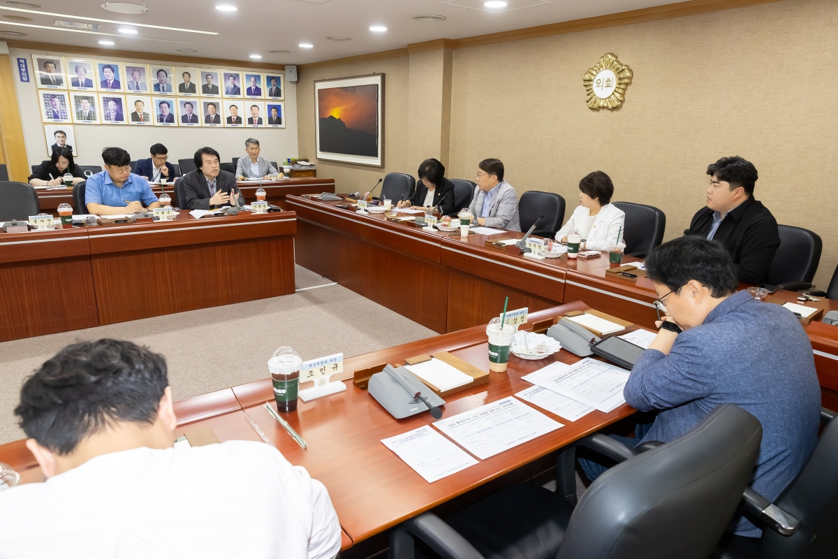 20250708-068[AMG_3964-의원연구단체_구미시 각종 위원회 실태 분석 연구회_간담회.jpg