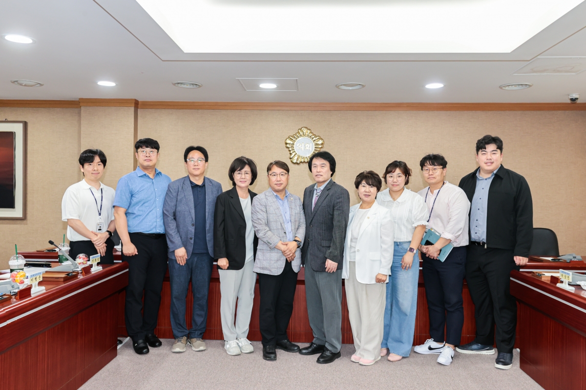 20250708-069[AMG_3967-1-의원연구단체_구미시 각종 위원회 실태 분석 연구회_간담회.JPG