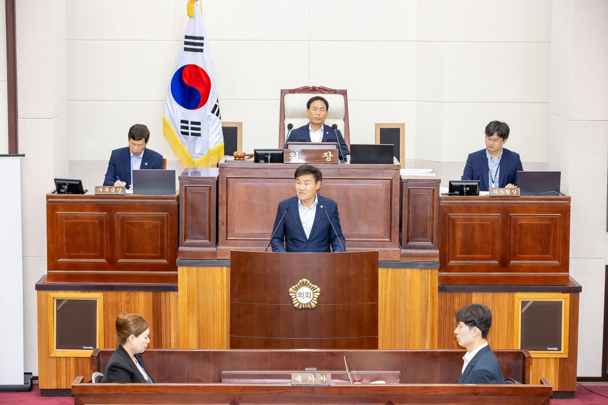 20250715-023[AMG_4159-제289회 임시회 제1차 본회의시 김재우 의원 구미시장 및 관계공무원 출석요구의 건 제안설명.jpg