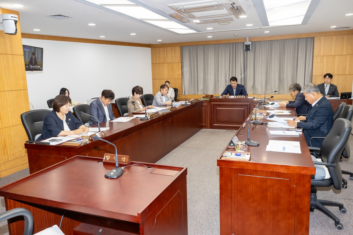 20250716-006[AMG_4253-제289회 임시회 의회운영위원회 조례안 및 2025년도 제1회 추가경정예산안 및 기금운용계획변경안 예비심사활동.jpg