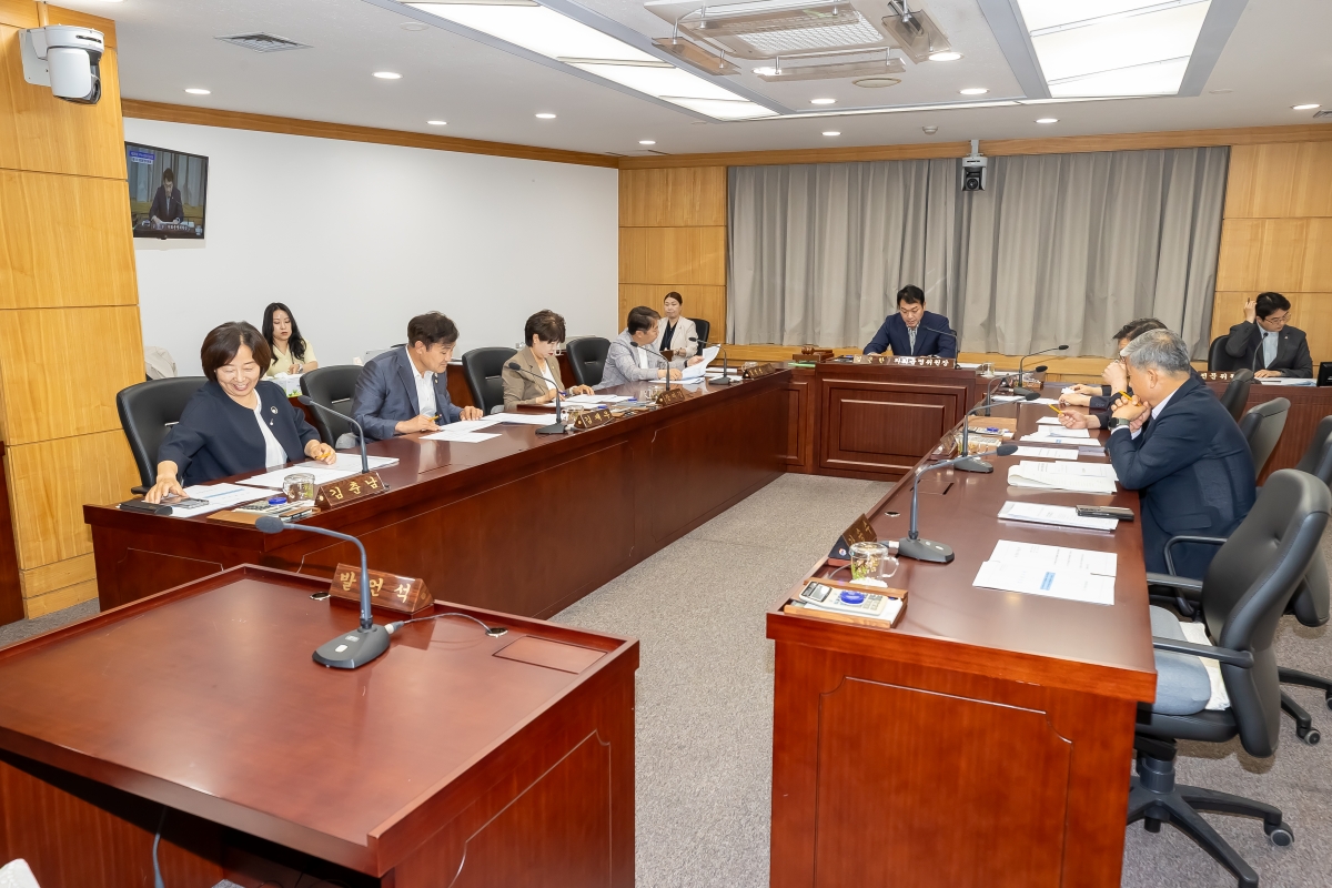 20250716-009[AMG_4268-제289회 임시회 의회운영위원회 조례안 및 2025년도 제1회 추가경정예산안 및 기금운용계획변경안 예비심사활동.jpg