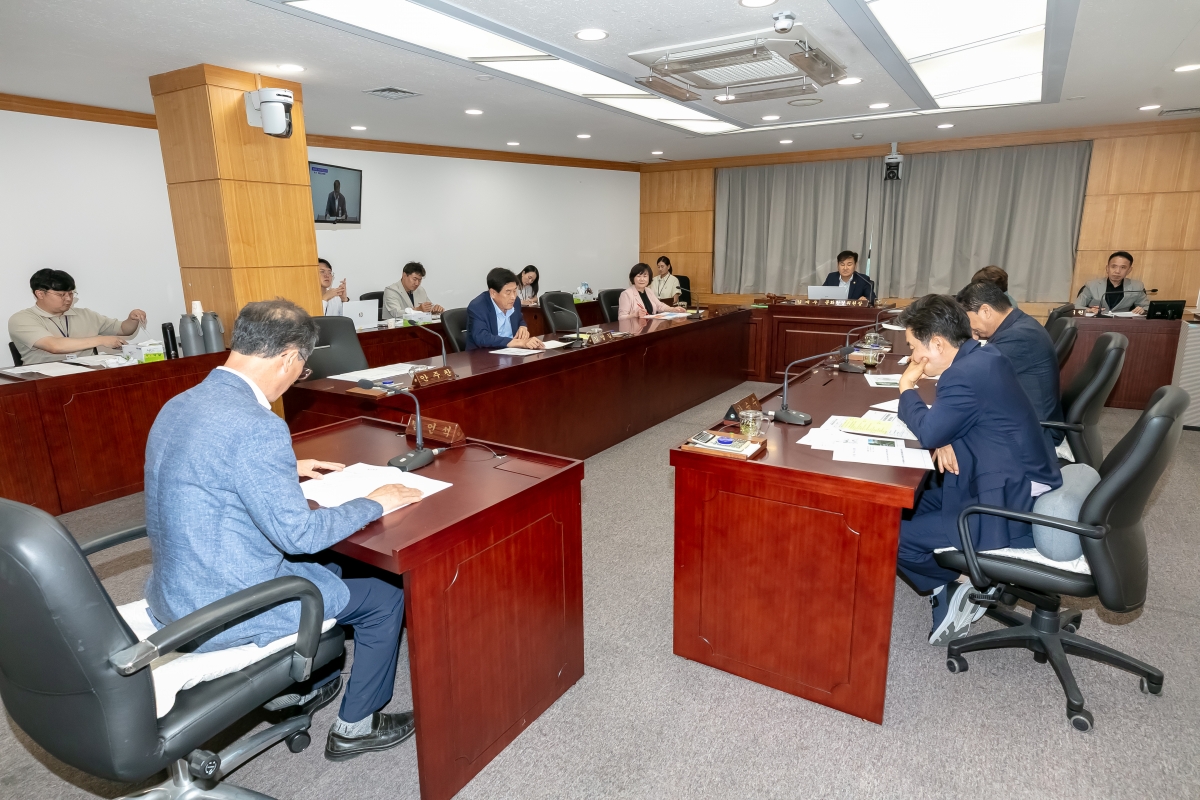 20250715-045[IMG_0301-제289회 임시회 문화환경위원회 조례안 심사활동.jpg
