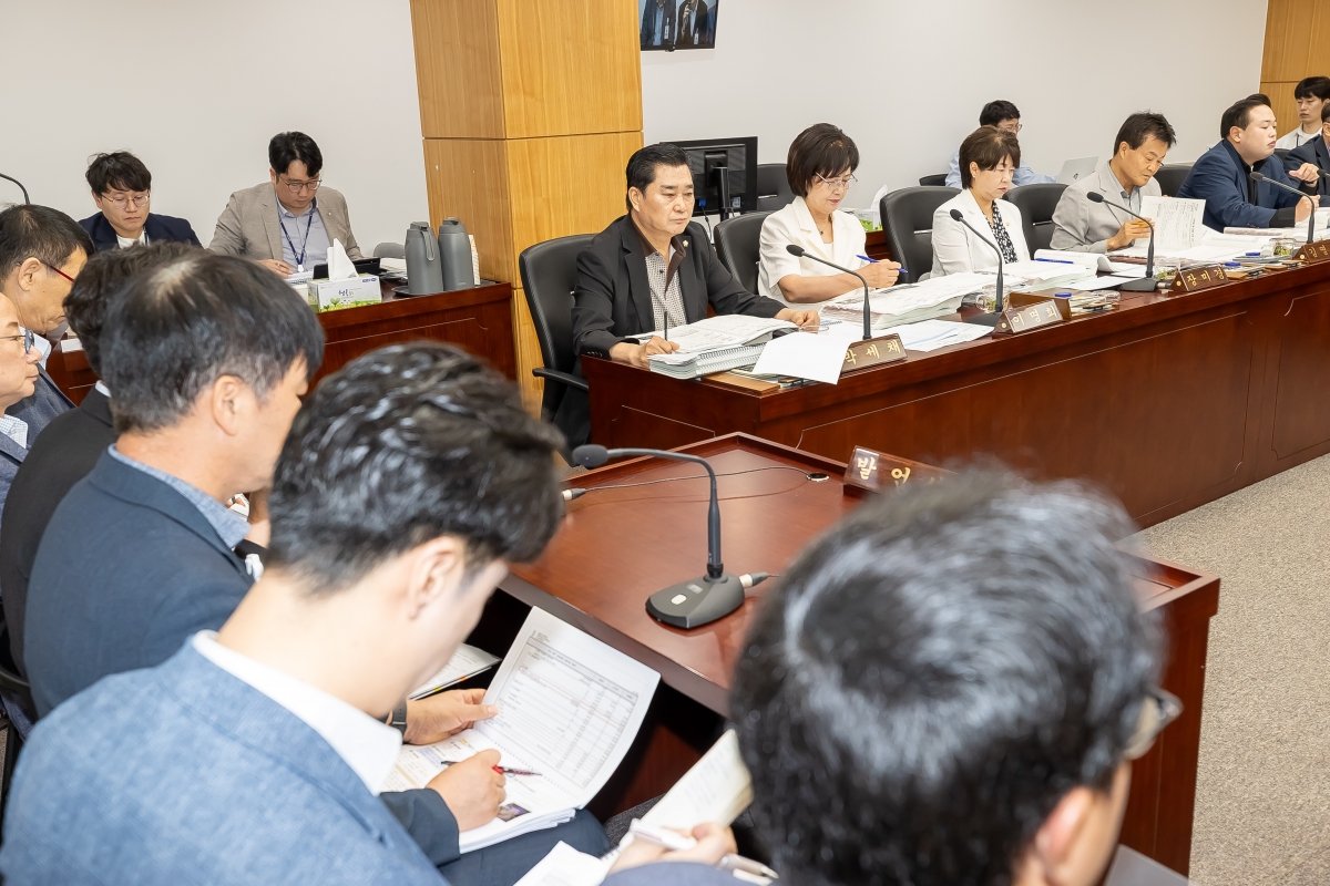 20250721-018[AMG_4693-제289회 임시회 예산결산특별위원회 2025년도 제1회 추가경정예산안 및 기금운용계획변경안 심사활동.jpg