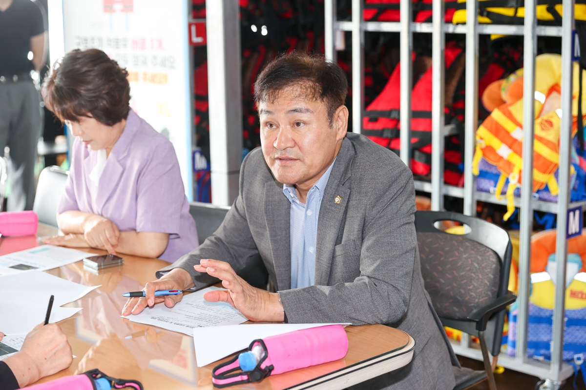 20250811-010[AMG_5592-1-폐회중 문화환경위원회 경북수상레저클럽 현장 방문활동.JPG