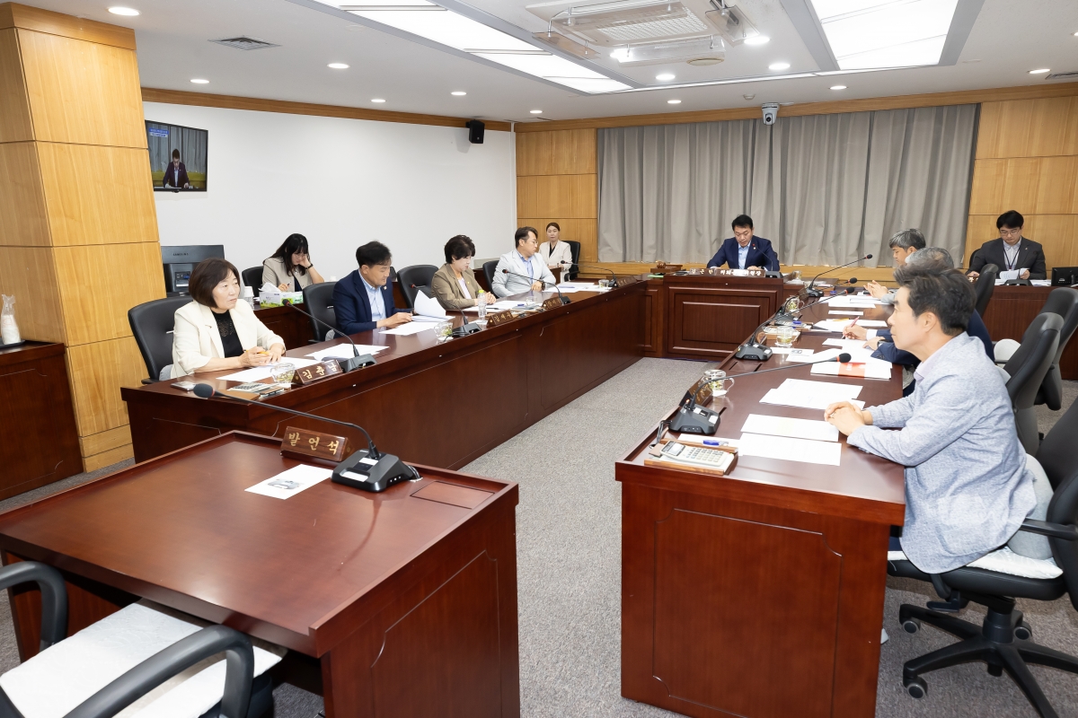 20250911-002[AMG_7260-제290회 임시회시 의회운영위원회 조례안 등 심사활동.jpg