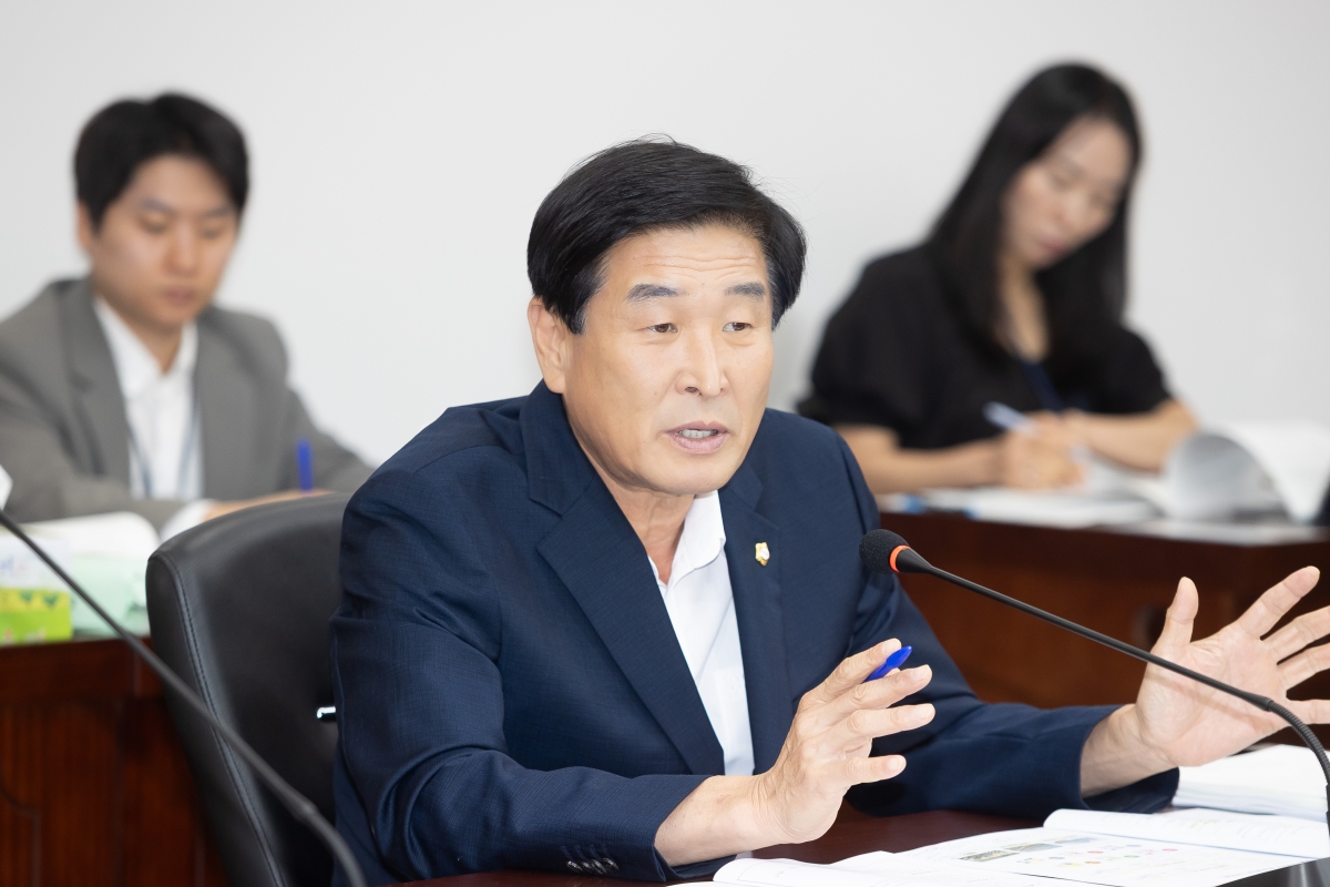 20250911-089[AMG_7476-제290회 임시회시 문화환경위원회 조례안 등 심사활동.jpg