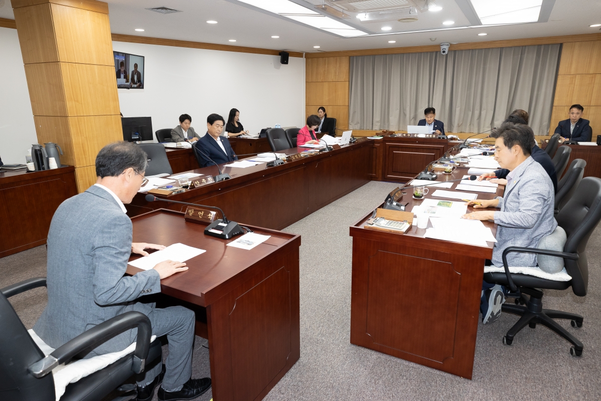 20250911-090[AMG_7477-제290회 임시회시 문화환경위원회 조례안 등 심사활동.jpg