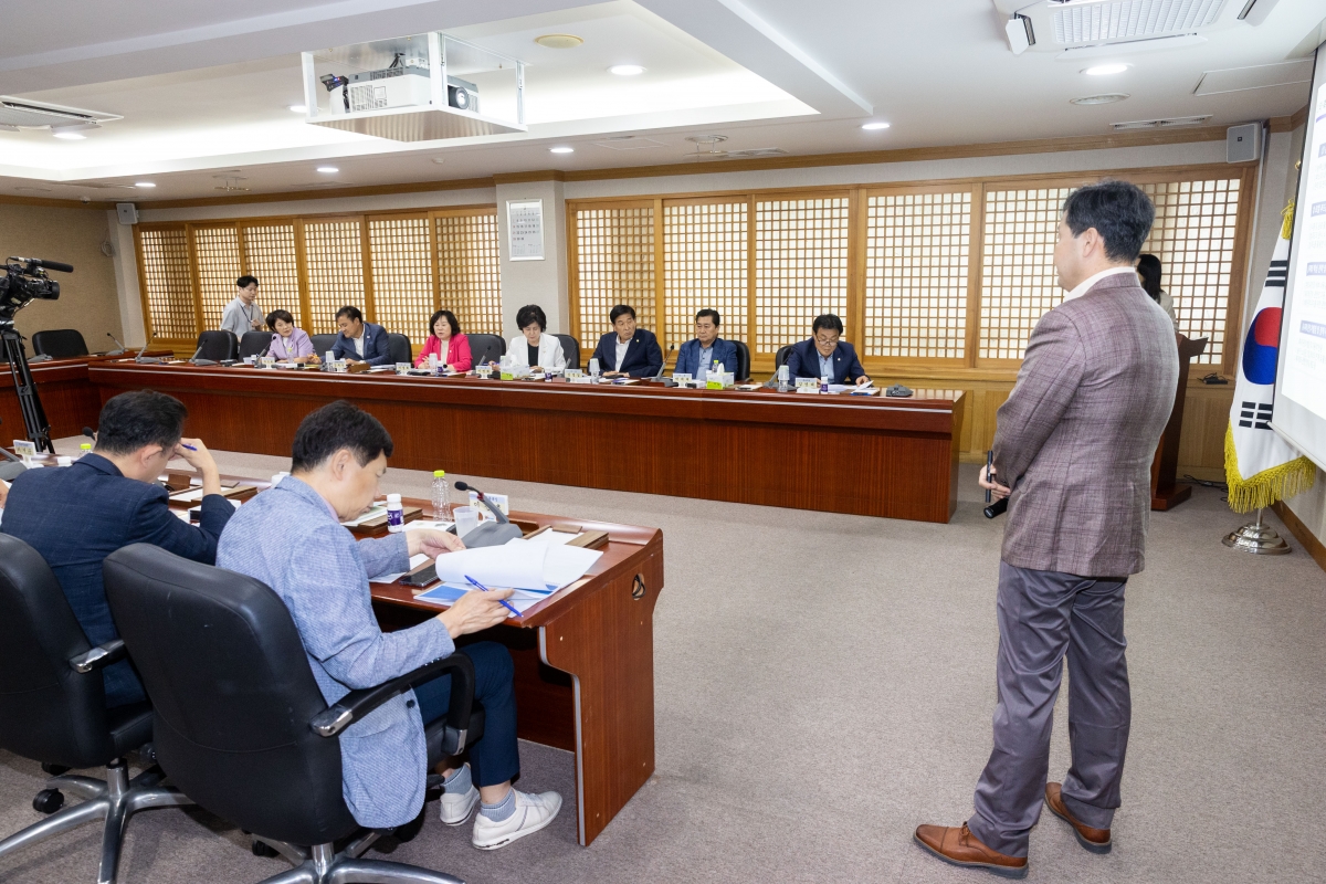 20250926-120[AMG_8972-의원연구단체 구미시 각종 위원회 실태 분석 연구회 소통간담회.jpg