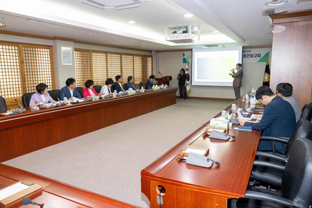 20250926-116[AMG_8966-의원연구단체 구미시 각종 위원회 실태 분석 연구회 소통간담회.jpg