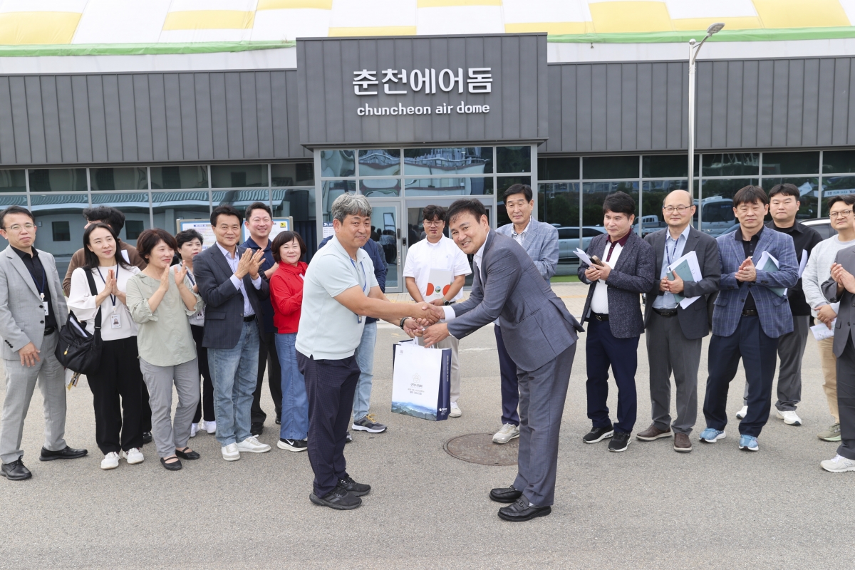 20251017-077[AMG_1112-1-제291회 임시회시 문화환경위원회 춘천시 송암스포츠타운 에어돔 현장방문.jpg