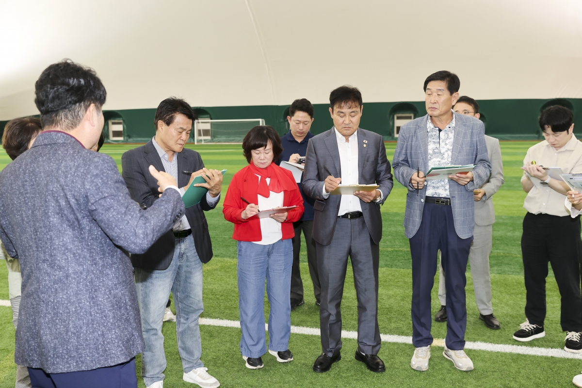 20251017-025[AMG_1005-1-제291회 임시회시 문화환경위원회 춘천시 송암스포츠타운 에어돔 현장방문.jpg