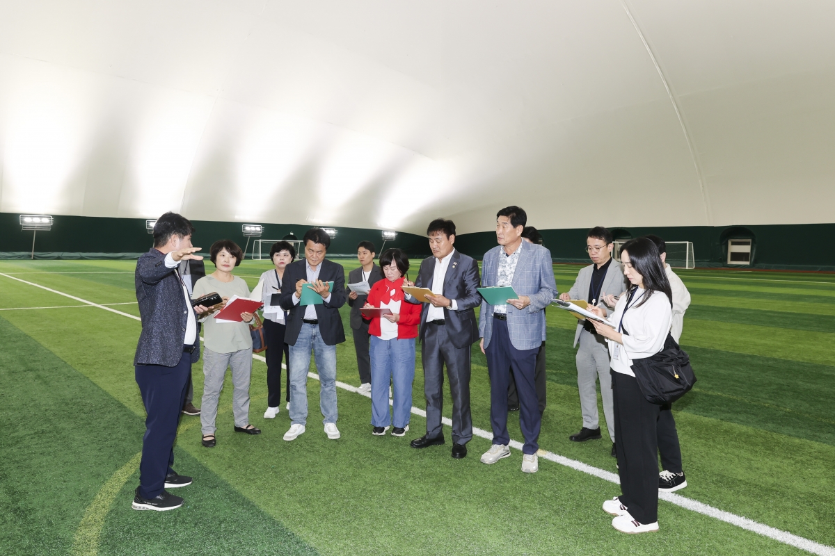 20251017-021[AMG_0995-1-제291회 임시회시 문화환경위원회 춘천시 송암스포츠타운 에어돔 현장방문.jpg