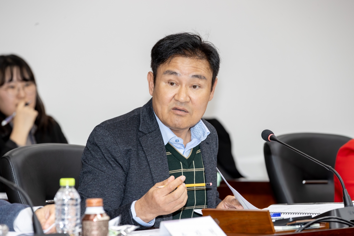 20251125-047[AMG_8026-2025년도 제2차 의원연구단체 심의위원회 개최.jpg