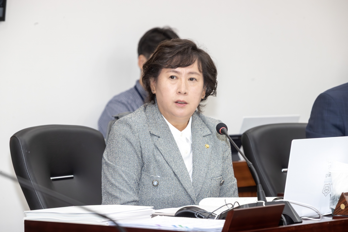 20251126-025[AMG_8223-제292회 제2차 정례회시 기획행정위원회 조례안 등 심사활동.jpg