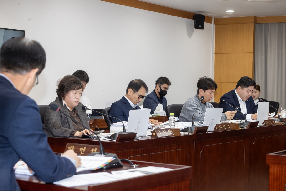 20251127-005[AMG_8571-제292회 제2차 정례회시 기획행정위원회 소관 2026년도 예산안 및 기금운용계획안 예비심사 활동.jpg