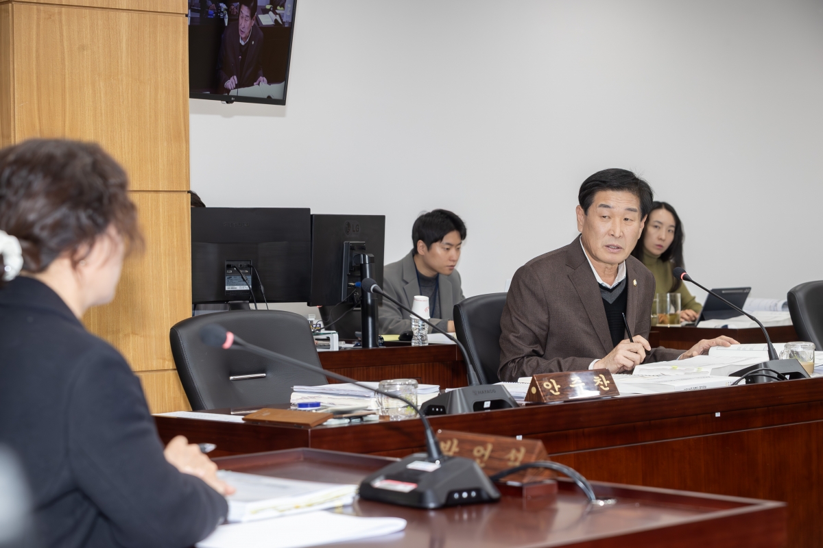 20251127-049[AMG_8615-제292회 제2차 정례회시 문화환경위원회 소관 2026년도 예산안 및 기금운용계획안 예비심사 활동.jpg