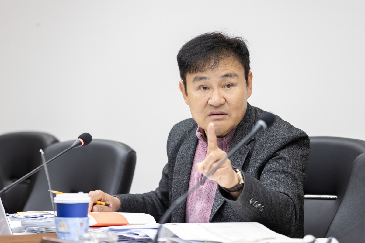 20251204-043[AMG_9762-제292회 제2차 정례회시 예산결산특별위원회 2026년도 예산안 및 기금운용계획안 심사 활동.jpg