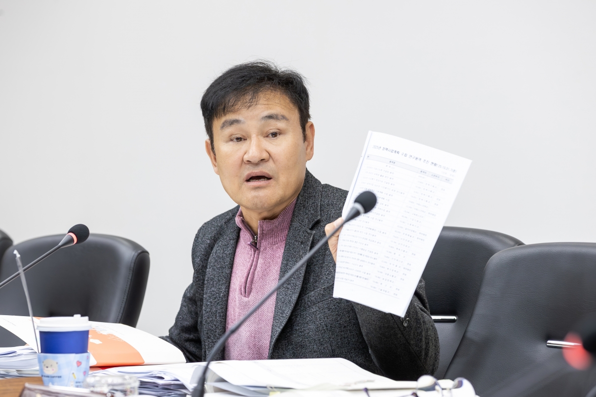 20251204-046[AMG_9777-제292회 제2차 정례회시 예산결산특별위원회 2026년도 예산안 및 기금운용계획안 심사 활동.jpg