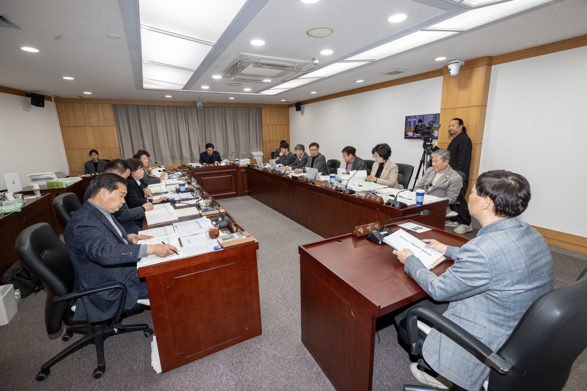 20251204-022[AMG_9660-제292회 제2차 정례회시 예산결산특별위원회 2026년도 예산안 및 기금운용계획안 심사 활동.jpg