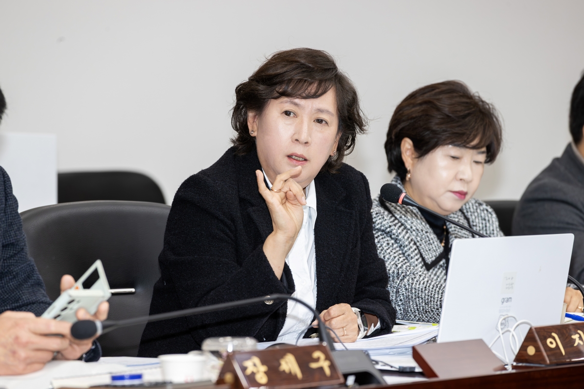 20251204-034[AMG_9719-제292회 제2차 정례회시 예산결산특별위원회 2026년도 예산안 및 기금운용계획안 심사 활동.jpg