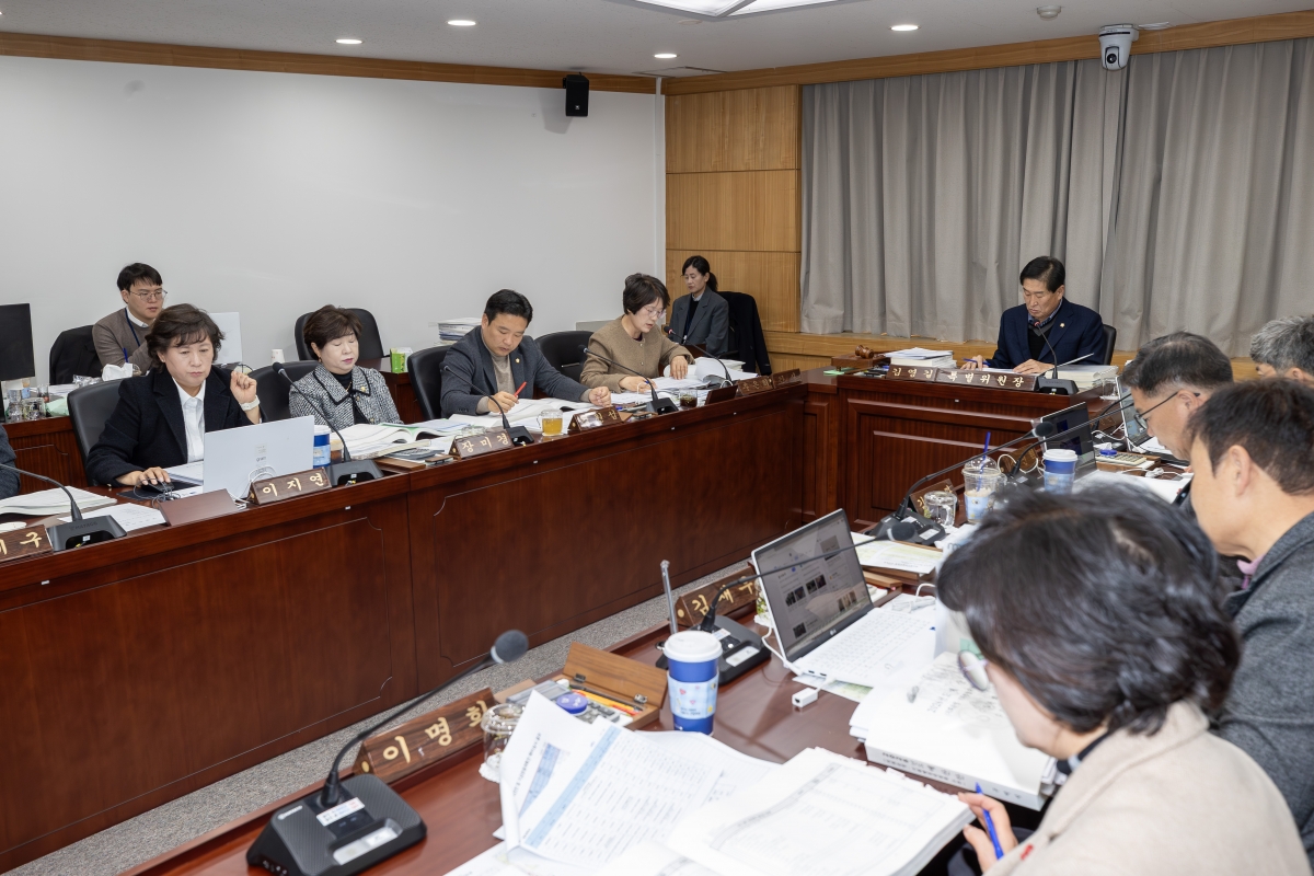 20251204-019[AMG_9654-제292회 제2차 정례회시 예산결산특별위원회 2026년도 예산안 및 기금운용계획안 심사 활동.jpg