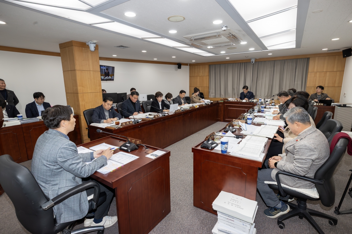 20251204-020[AMG_9655-제292회 제2차 정례회시 예산결산특별위원회 2026년도 예산안 및 기금운용계획안 심사 활동.jpg