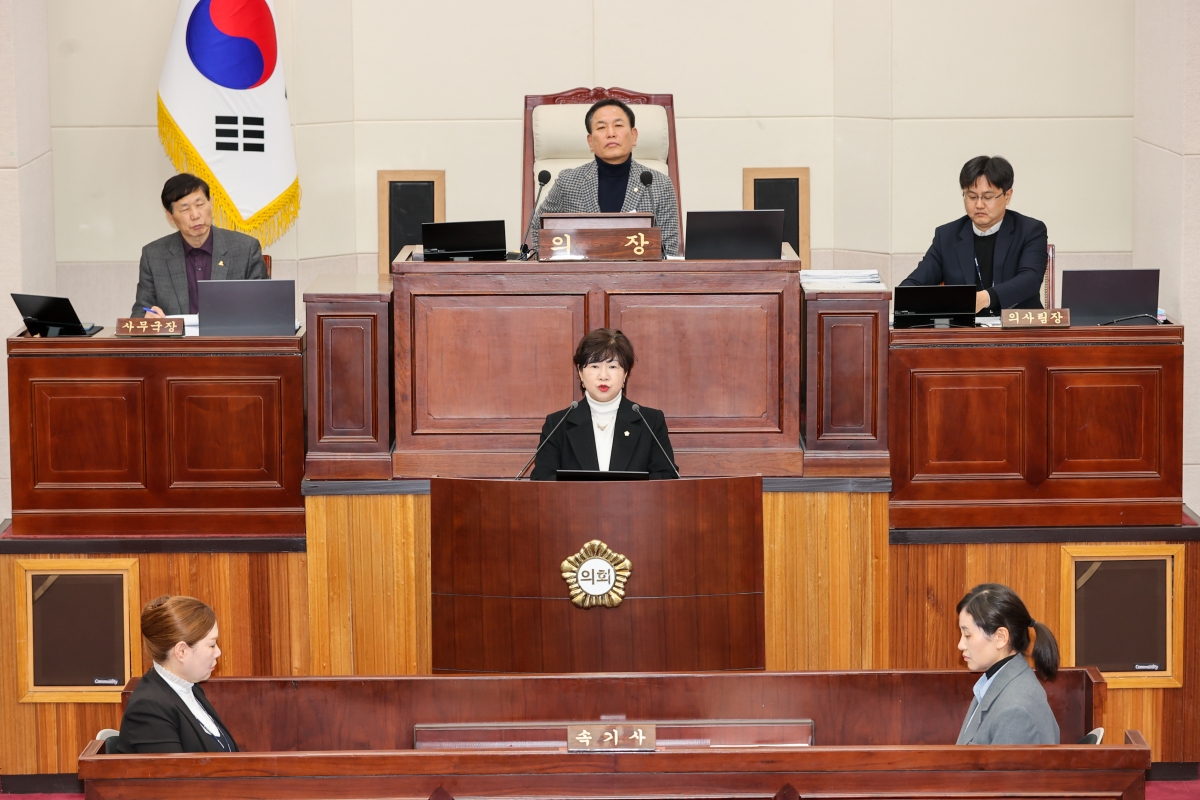 20260120-021[AMG_4245-1-제293회 임시회 제4차 본회의시 장미경 기획행정위원장 상임위원회 활동결과보고.JPG