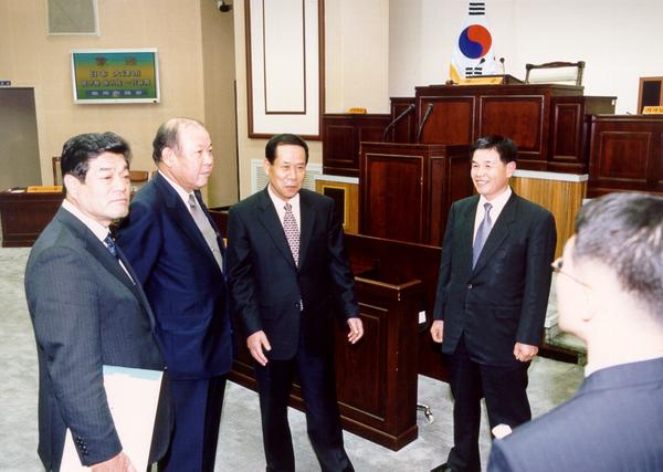 일본 오쯔시 축하사절단 의회 방문