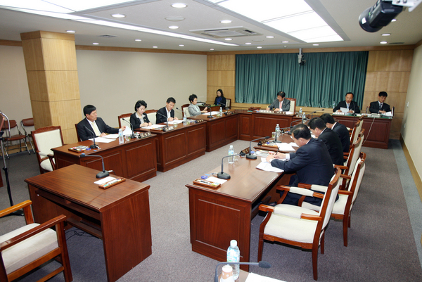 폐회중 특별위원회 활동